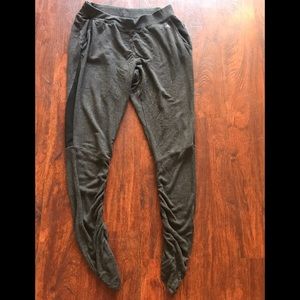 ALO Yoga Pants - Alo โ Yenโ jogger ALO Yoga Pants - Alo โ Yenโ jogger
